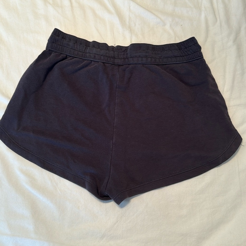 H&M basic black shorts - Picture 2 of 2